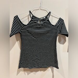 Top strip peek a boo shoulder